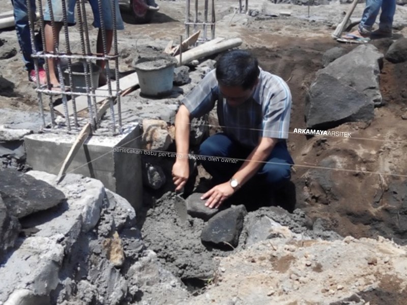 JASA KONTRAKTOR JOGJA - Proyek Desain & Pembangunan Rumah Tinggal 2 Lantai - Bpk. Rahmat Purwanto YOGYAKARTA (2)
