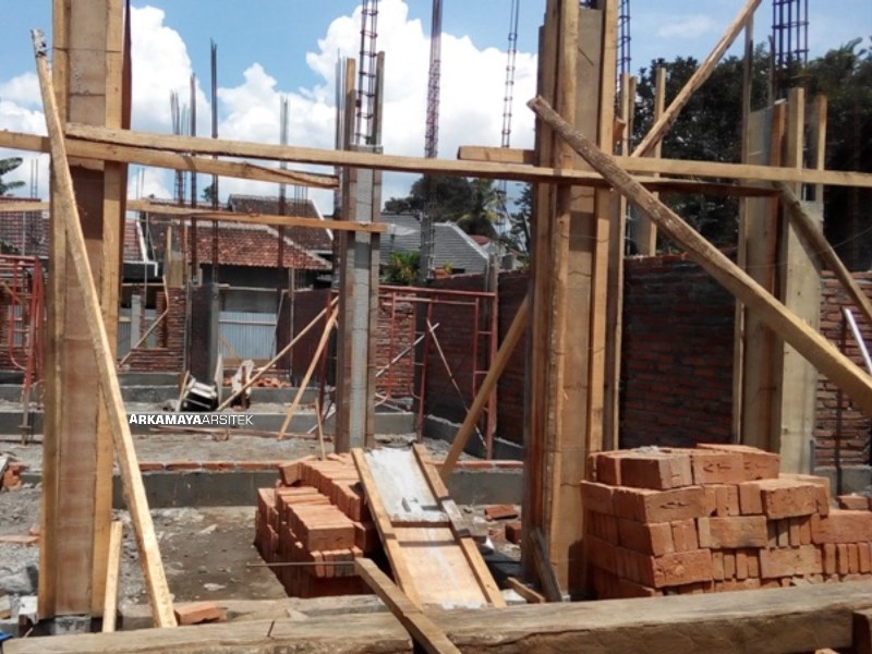 JASA KONTRAKTOR JOGJA - Proyek Desain & Pembangunan Rumah Tinggal 2 Lantai - Bpk. Rahmat Purwanto YOGYAKARTA (3)