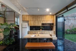 Arsitektur Tropis - Jasa Bangun Rumah Jogja - Arkamaya Arsitek Kontraktor Jogja - Rumah Kos Villa Hotel YOGYAKARTA 03